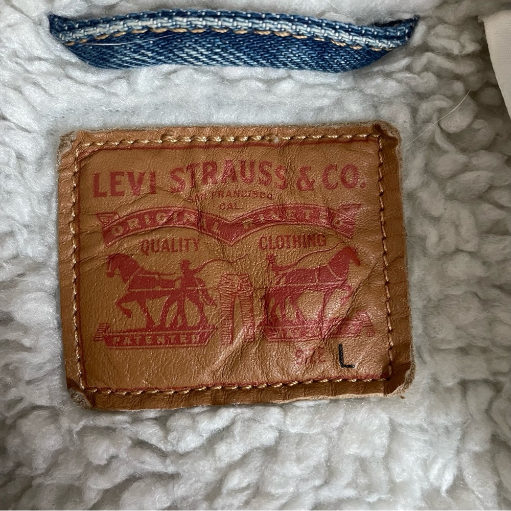 Levi's: Ex-Boyfriend Sherpa Trucker Denim Jacket - Picture 5 of 10